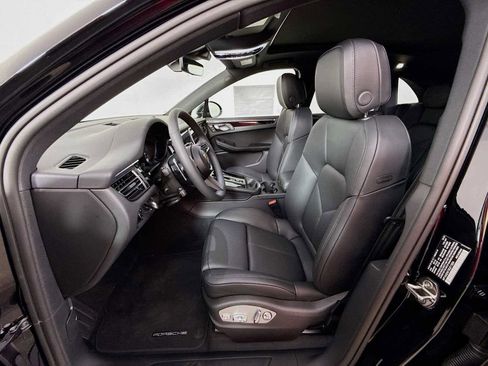 New 2025 Porsche Macan image 5