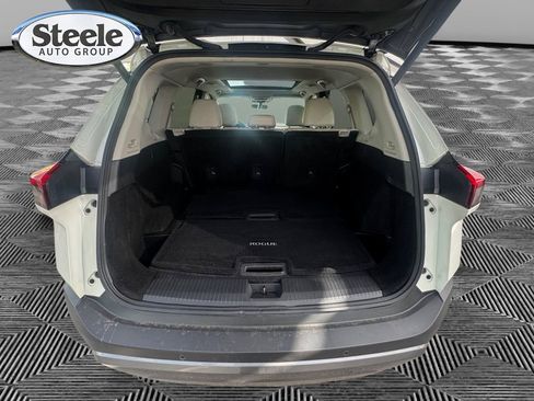 Used 2023 Nissan Rogue SL w/ SL Premium Package image 19