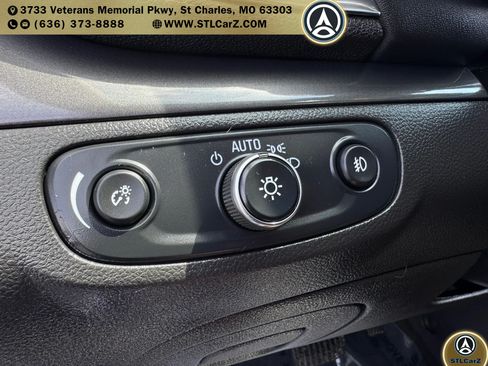 Used 2018 Buick Encore Sport Touring FWD image 17