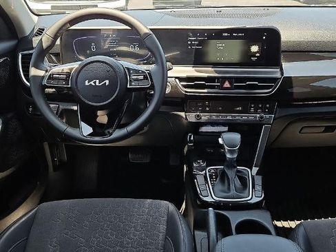 Used 2025 Kia Seltos S FWD image 18