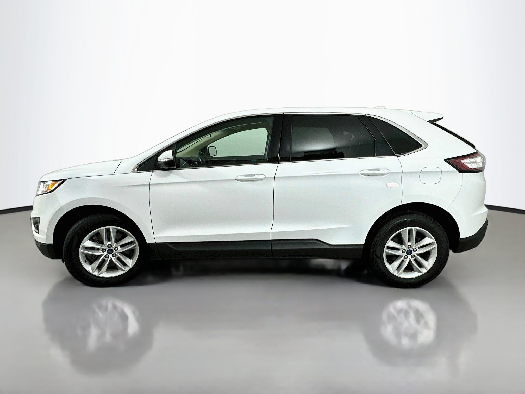 Used 2017 Ford Edge SEL w/ Equipment Group 201A AWD/4WD image 4