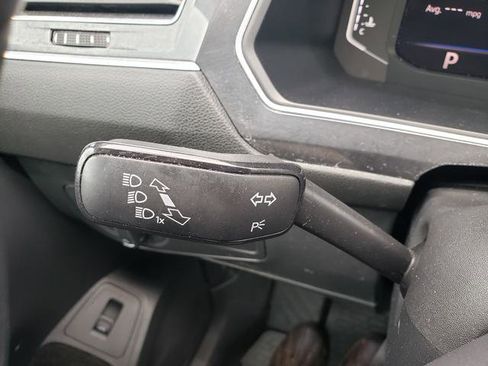 Used 2020 Volkswagen Tiguan SEL AWD/4WD image 30