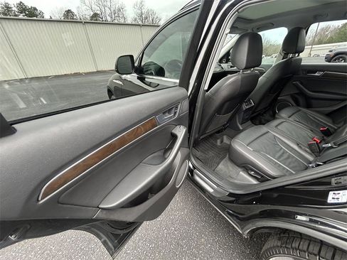 Used 2017 Audi Q5 2.0T Premium Plus w/ Technology Package image 13