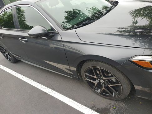 Used 2024 Honda Civic Sport Touring image 3