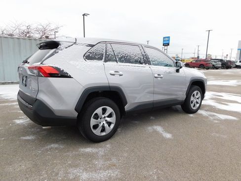 Used 2022 Toyota RAV4 LE image 3