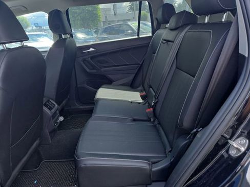 Used 2023 Volkswagen Tiguan SE w/ Panoramic Sunroof Package AWD/4WD image 11