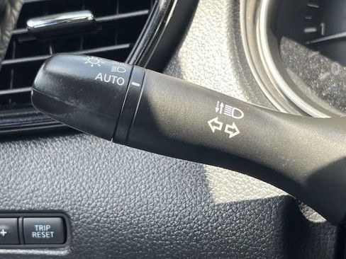 Used 2018 Nissan Rogue SV FWD image 28