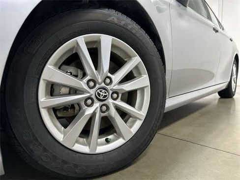 Used 2025 Toyota Camry LE image 28