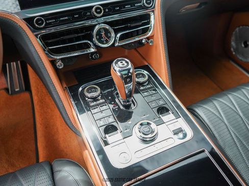 Used 2022 Bentley Flying Spur Plug-In Hybrid image 39
