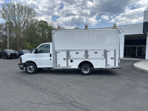New 2026 GMC Savana 3500 w/ Power Convenience Package RWD image 3