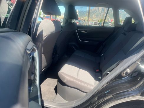 Used 2025 Toyota RAV4 XLE AWD/4WD image 25