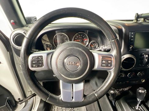 Used 2016 Jeep Wrangler Unlimited Rubicon AWD/4WD image 17