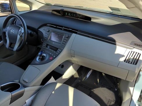 Used 2015 Toyota Prius Four FWD image 32