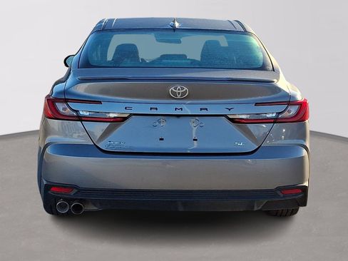 Used 2025 Toyota Camry SE image 5
