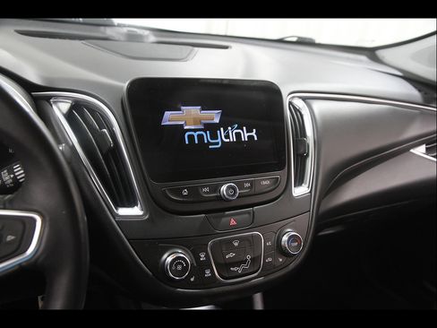 Used 2016 Chevrolet Malibu LT w/ Leather Package FWD image 9
