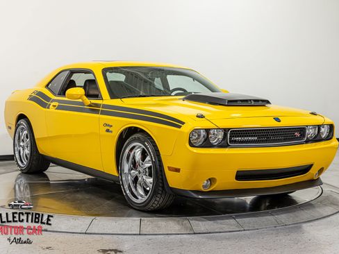 Used 2010 Dodge Challenger R/T RWD image 22