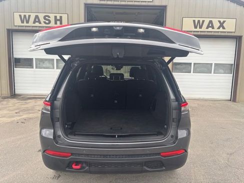 Used 2022 Jeep Grand Cherokee Trailhawk AWD/4WD image 8