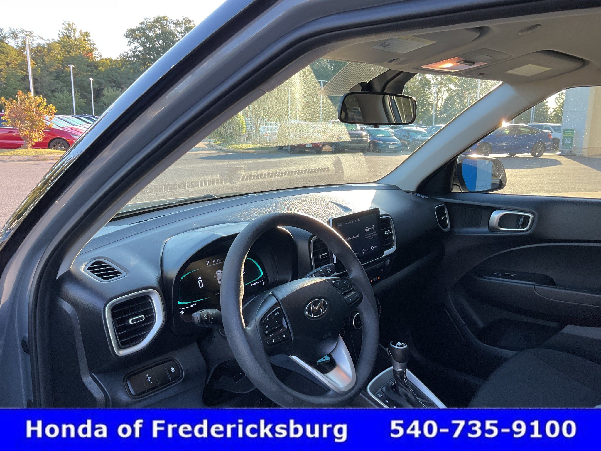 Used 2023 Hyundai Venue SE FWD image 28