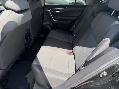 Used 2021 Toyota RAV4 XLE FWD image 21