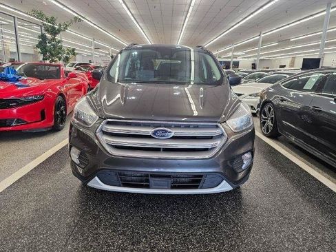 Used 2018 Ford Escape SE w/ Ford Safe & Smart Package FWD image 3