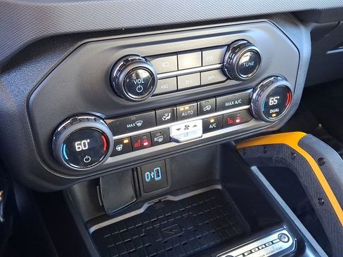 Used 2024 Ford Bronco Badlands image 16