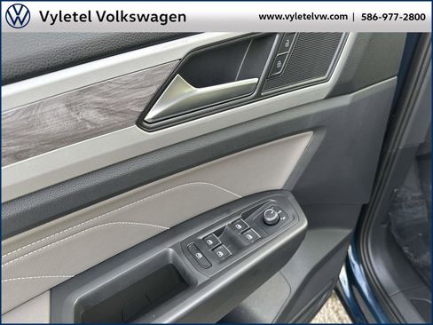 Certified 2023 Volkswagen Atlas Cross Sport SE image 17