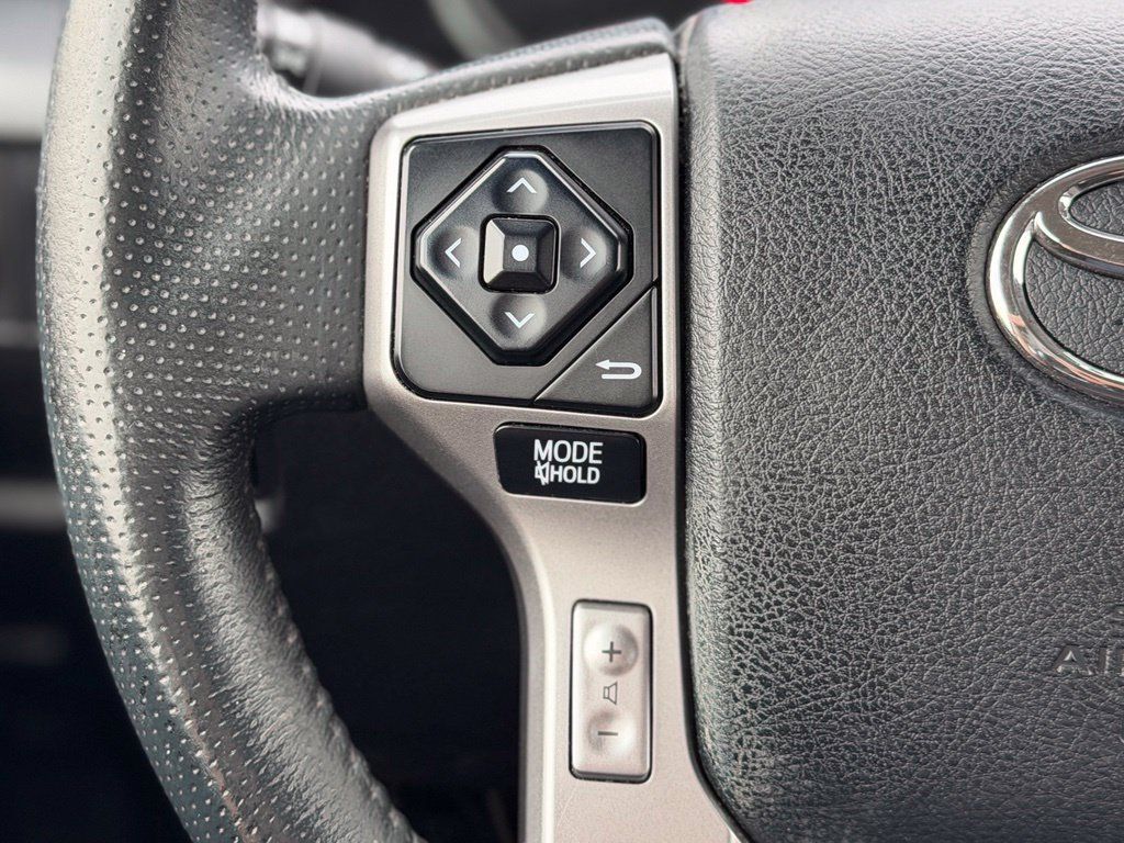 Used 2019 Toyota 4Runner SR5 AWD/4WD image 7