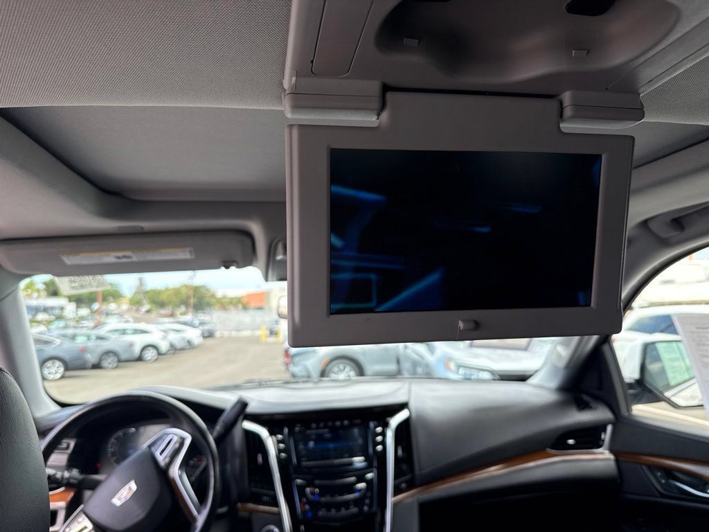 Used 2020 Cadillac Escalade Luxury RWD image 13