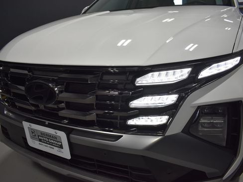Used 2025 Hyundai Tucson Limited AWD/4WD image 11