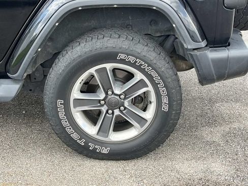 Used 2021 Jeep Wrangler Unlimited Sahara AWD/4WD image 11