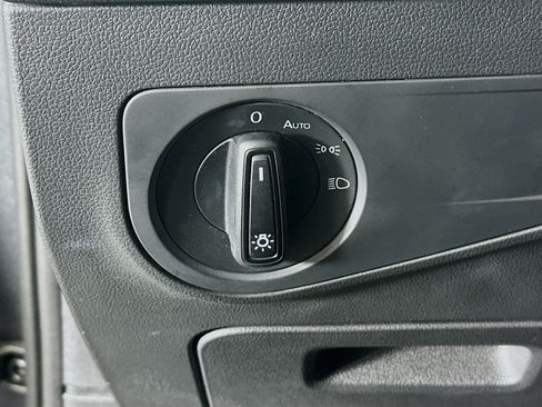 Used 2022 Volkswagen Tiguan S image 17