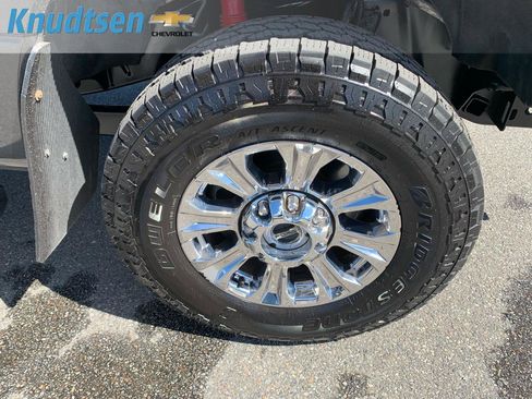 Used 2017 Ford F250 XLT w/ XLT Premium Package AWD/4WD image 9