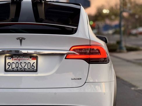 Used 2018 Tesla Model X 100D image 10