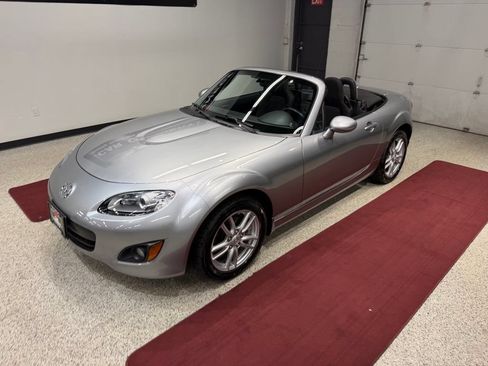 Used 2011 MAZDA MX-5 Miata Sport RWD image 3