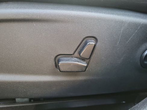 Used 2019 Chrysler 300 Touring w/ Sport Appearance Package image 19