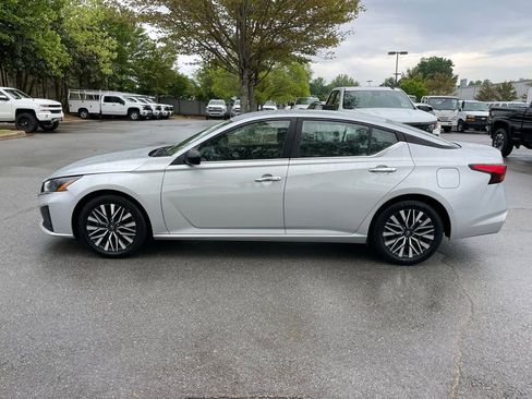 Used 2024 Nissan Altima 2.5 SV FWD image 4