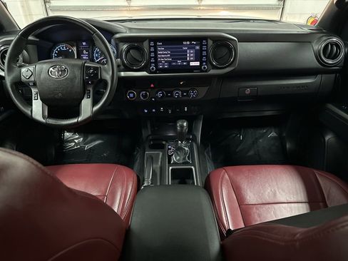 Used 2020 Toyota Tacoma TRD Off-Road w/ Technology Package AWD/4WD image 23