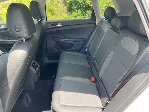 New 2026 Volkswagen Taos SE FWD image 24
