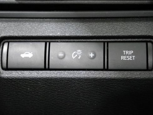 Used 2025 Nissan Altima 2.5 SV FWD image 14