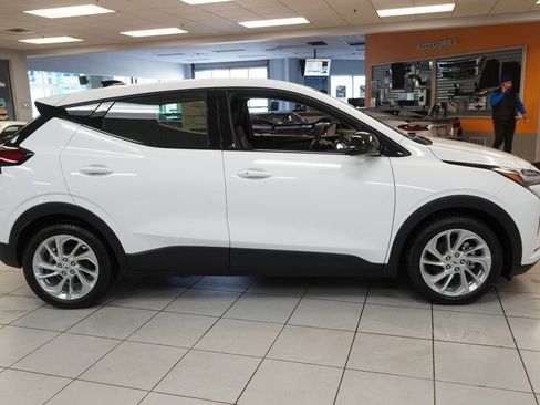 New 2027 Chevrolet Bolt LT w/ Comfort Package FWD image 11