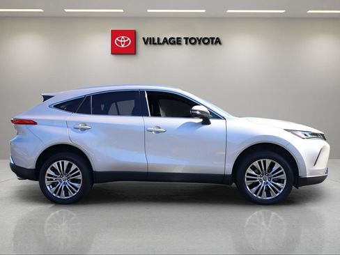 Certified 2022 Toyota Venza XLE AWD/4WD image 6