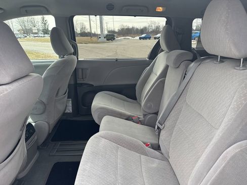 Used 2020 Toyota Sienna LE image 11