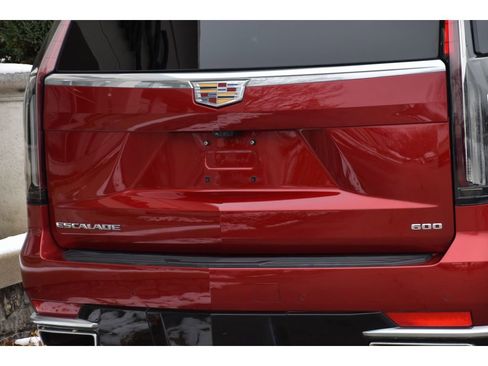 Certified 2024 Cadillac Escalade Premium Luxury image 28