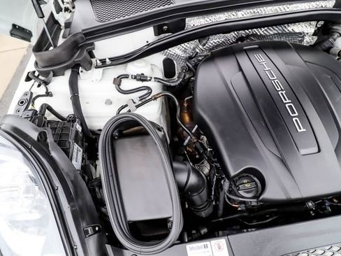 Used 2018 Porsche Macan AWD/4WD image 27