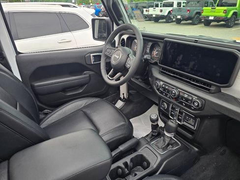 Used 2025 Jeep Wrangler Unlimited Sport AWD/4WD image 4