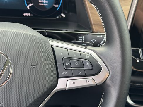 Used 2025 Volkswagen Atlas SE image 22