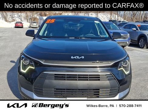 Certified 2025 Kia Niro LX image 2
