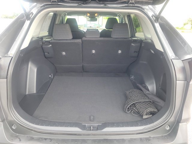 Used 2021 Toyota RAV4 LE FWD image 8