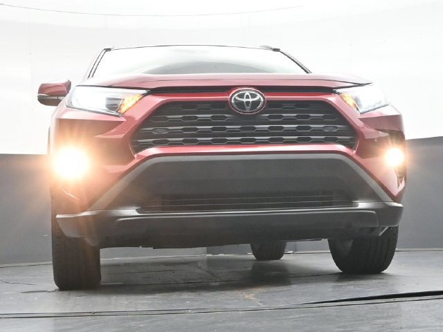 Used 2020 Toyota RAV4 XLE Premium FWD image 40