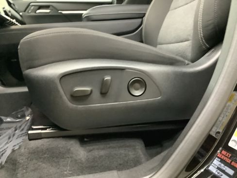 Used 2025 GMC Acadia Elevation FWD image 13
